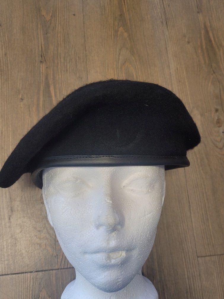 Beret Black Wool  Medium