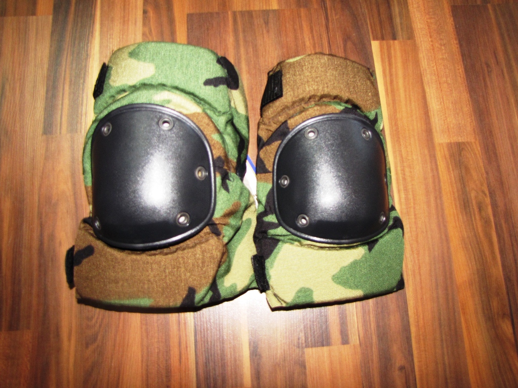 Woodland knee pads